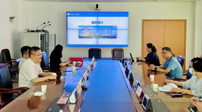 川發(fā)資管黨委書(shū)記、董事長(zhǎng)蒙宇率隊(duì)赴武漢市中心醫(yī)院慰問(wèn)與交流