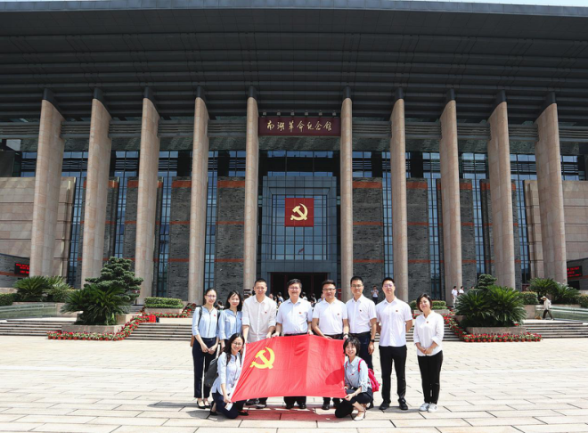 弘揚(yáng)紅船精神，傳承初心使命